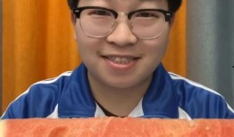 父母沉浸吃瓜,揭秘家庭“瓜田”背后的欢乐与烦恼